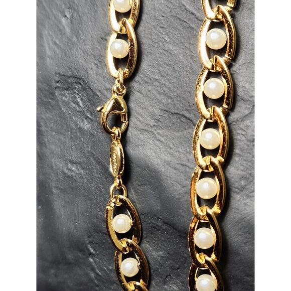 Vtg Signed Napier Caged Faux Pearl and Gold Tone Link Chain Classy Necklace - Picture 3 of 8